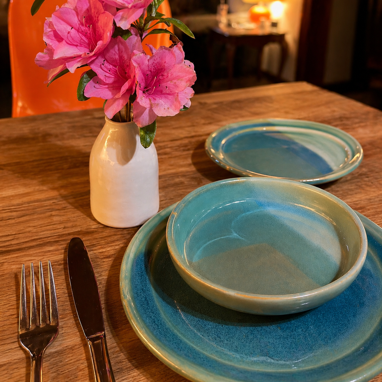 Table setting with wedding vase